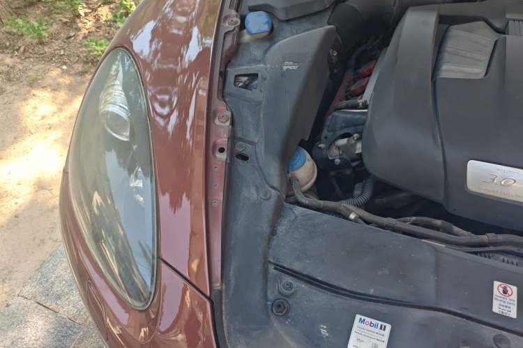Used Porsche Cayenne 2011 Cayenne 3.0T Engine Bay Right