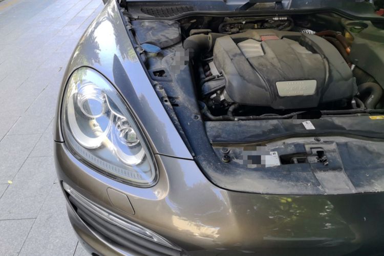 Used Porsche Cayenne 2011 Cayenne S Hybrid 3.0T Engine Bay Right