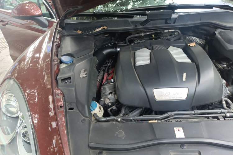 Used Porsche Cayenne 2011 Cayenne 3.0T Engine Bay Right