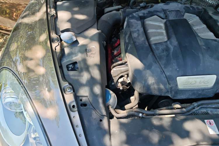 Used Porsche Cayenne 2011 Cayenne 3.0T Engine Bay Right
