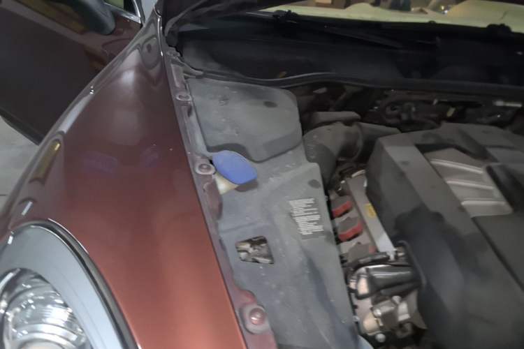 Used Porsche Cayenne 2011 Cayenne 3.0T Engine Bay Right