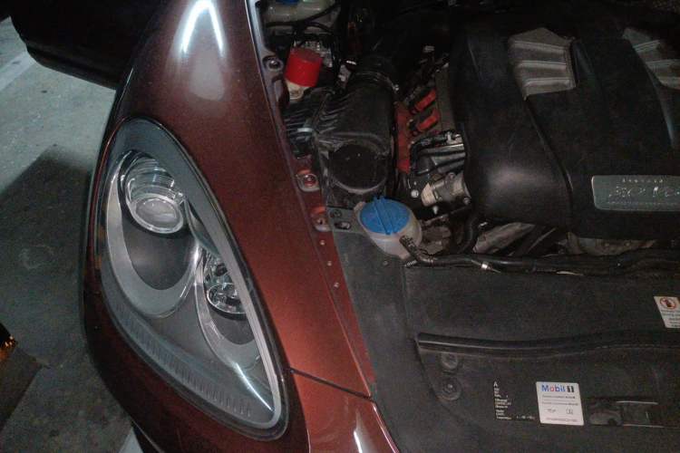 Used Porsche Cayenne 2011 Cayenne 3.0T Engine Bay Right