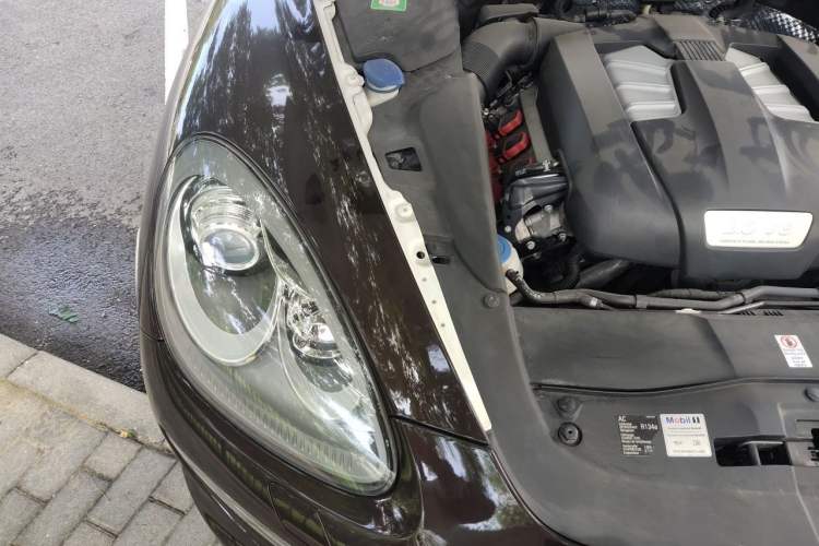 Used Porsche Cayenne 2011 Cayenne 3.0T Engine Bay Right