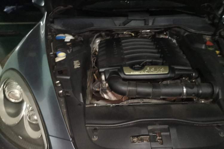 Used Porsche Cayenne 2011 3.6L automatic transmission U.S. specification Engine Bay Right