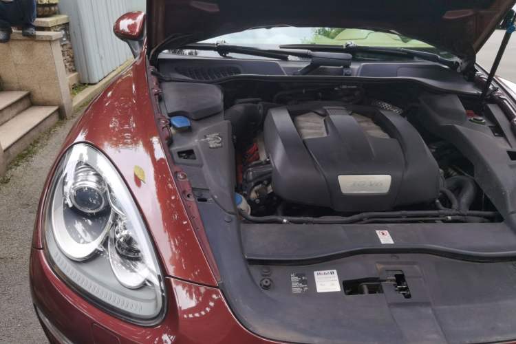 Used Porsche Cayenne 2011 Cayenne 3.0T Engine Bay Right
