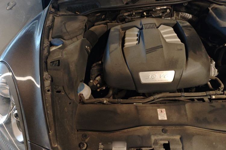 Used Porsche Cayenne 2011 Cayenne 3.0T Engine Bay Right