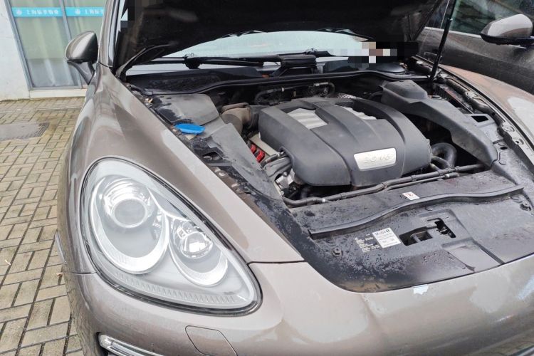 Used Porsche Cayenne 2011 Cayenne 3.0T Engine Bay Right