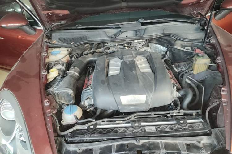 Used Porsche Cayenne 2011 Cayenne 3.0T Engine Bay Right