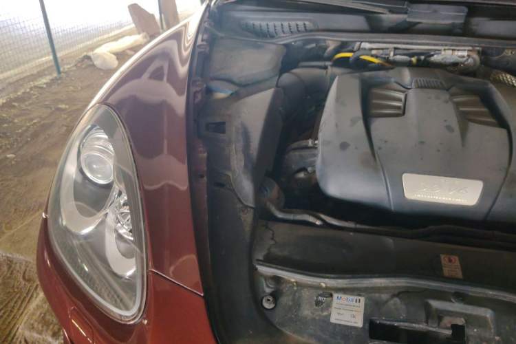 Used Porsche Cayenne 2011 Cayenne 3.0T Engine Bay Right
