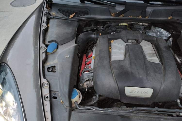 Used Porsche Cayenne 2011 Cayenne 3.0T Engine Bay Right