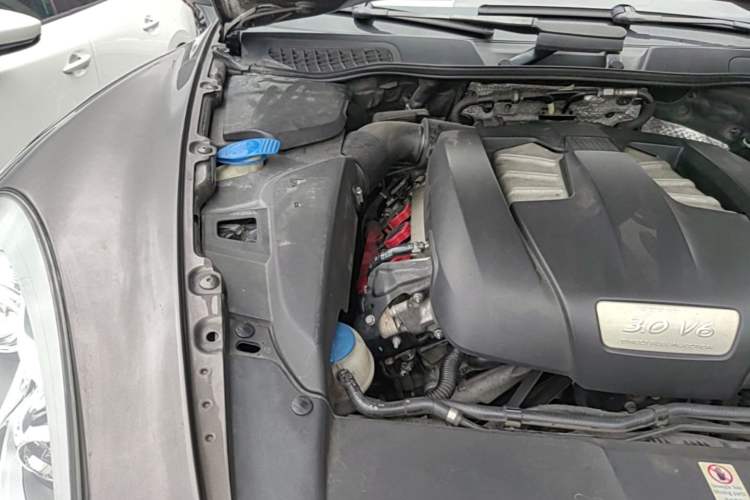 Used Porsche Cayenne 2011 Cayenne 3.0T Engine Bay Right