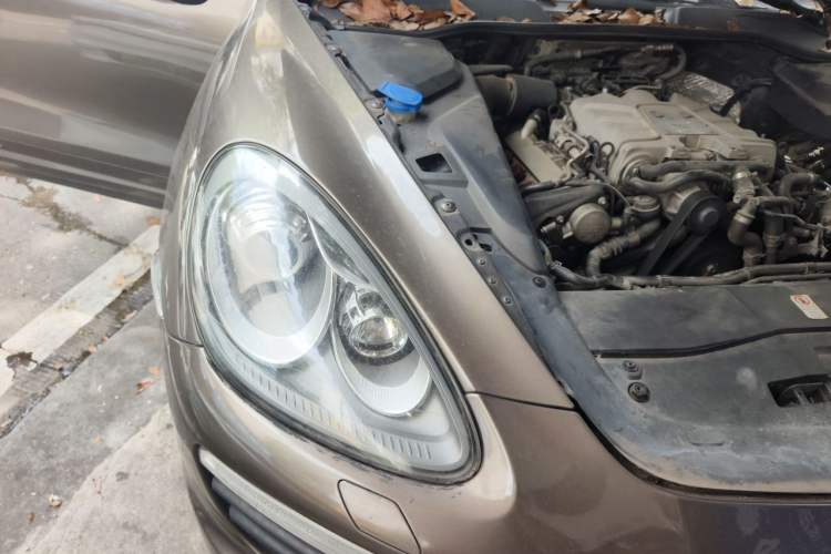 Used Porsche Cayenne 2011 Cayenne 3.0T Engine Bay Right
