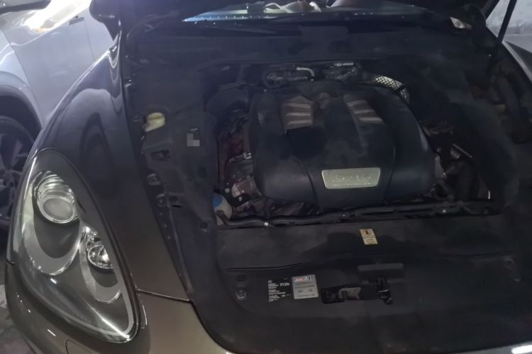 Used Porsche Cayenne 2011 Cayenne 3.0T Engine Bay Right