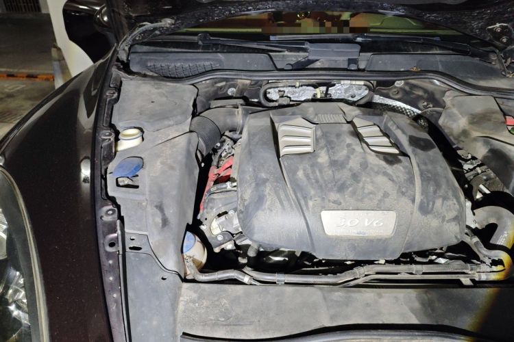 Used Porsche Cayenne 2011 Cayenne 3.0T Engine Bay Right