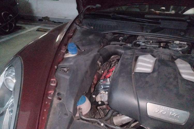 Used Porsche Cayenne 2011 Cayenne 3.0T Engine Bay Right