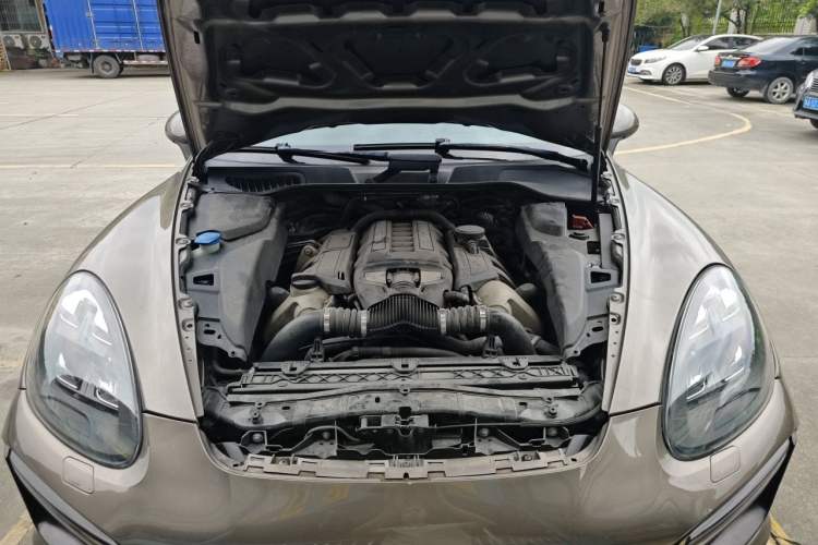 Used Porsche Cayenne 2011 Cayenne Turbo 4.8T Engine Bay