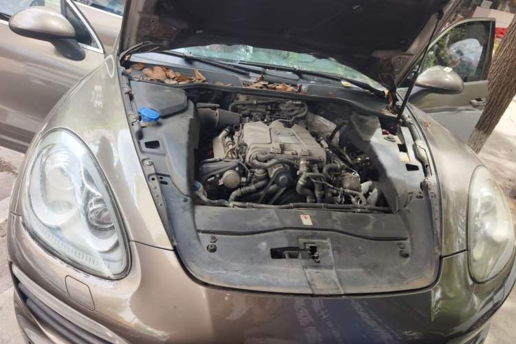 Used Porsche Cayenne 2011 Cayenne 3.0T Engine Bay
