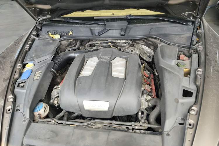 Used Porsche Cayenne 2011 Cayenne 3.0T Engine Bay