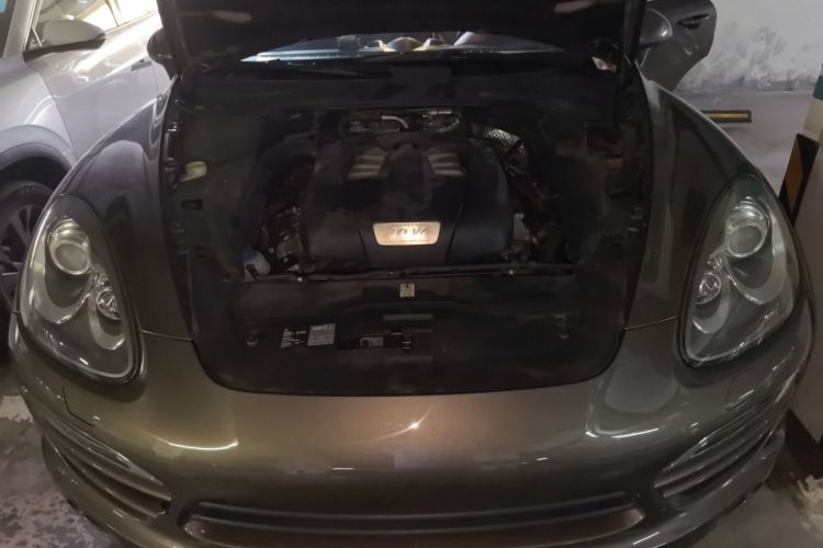 Used Porsche Cayenne 2011 Cayenne 3.0T Engine Bay