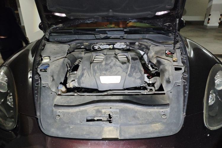 Used Porsche Cayenne 2011 Cayenne 3.0T Engine Bay