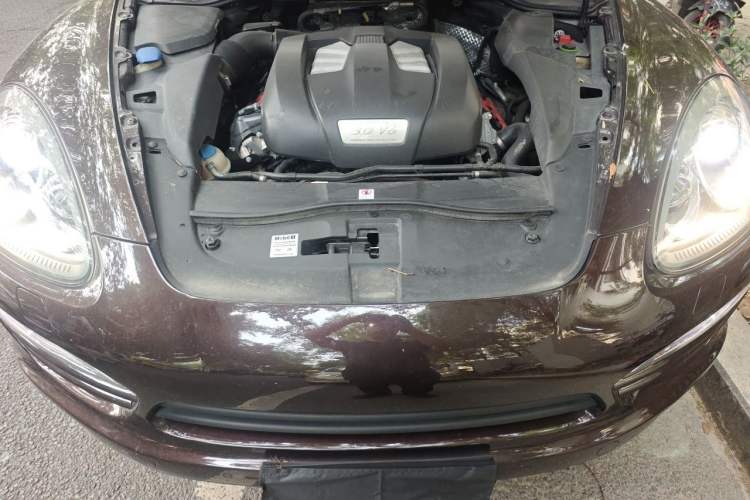 Used Porsche Cayenne 2011 Cayenne 3.0T Engine Bay