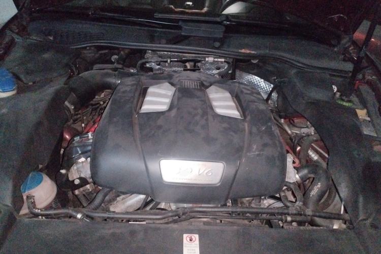 Used Porsche Cayenne 2011 Cayenne 3.0T Engine Bay