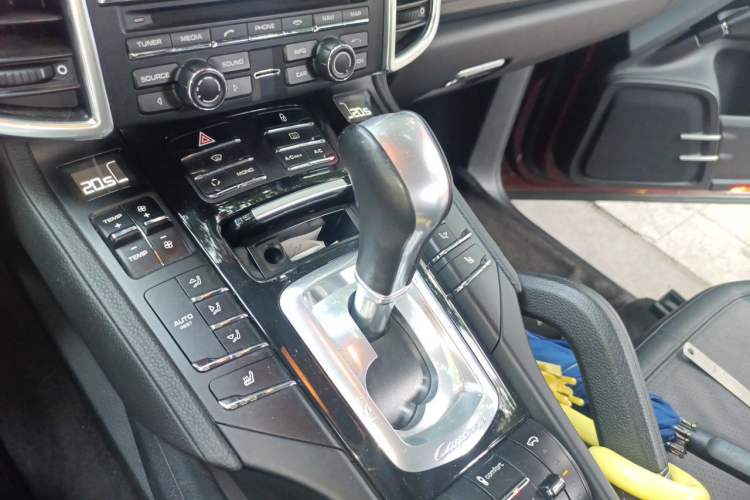 Used Porsche Cayenne 2011 Cayenne 3.0T Gear Lever