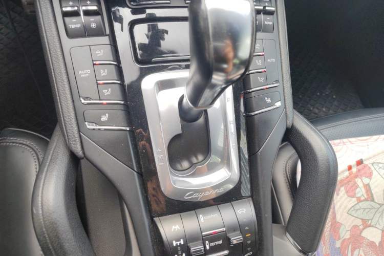 Used Porsche Cayenne 2011 Cayenne 3.0T Gear Lever