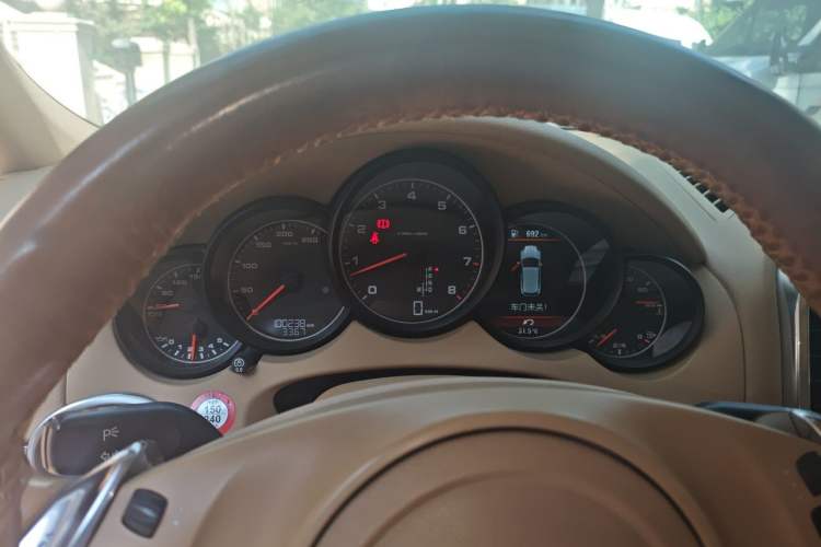 Used Porsche Cayenne 2011 Cayenne 3.0T Instrument Cluster