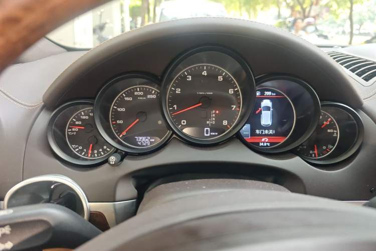 Used Porsche Cayenne 2011 Cayenne 3.0T Instrument Cluster