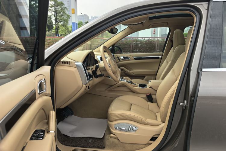 Used Porsche Cayenne 2011 Cayenne 3.0T Interior 2