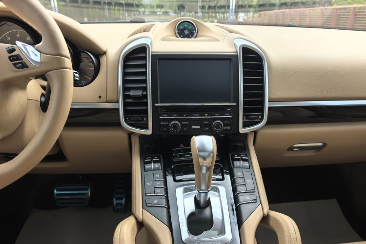 Used Porsche Cayenne 2011 Cayenne 3.0T Interior 4