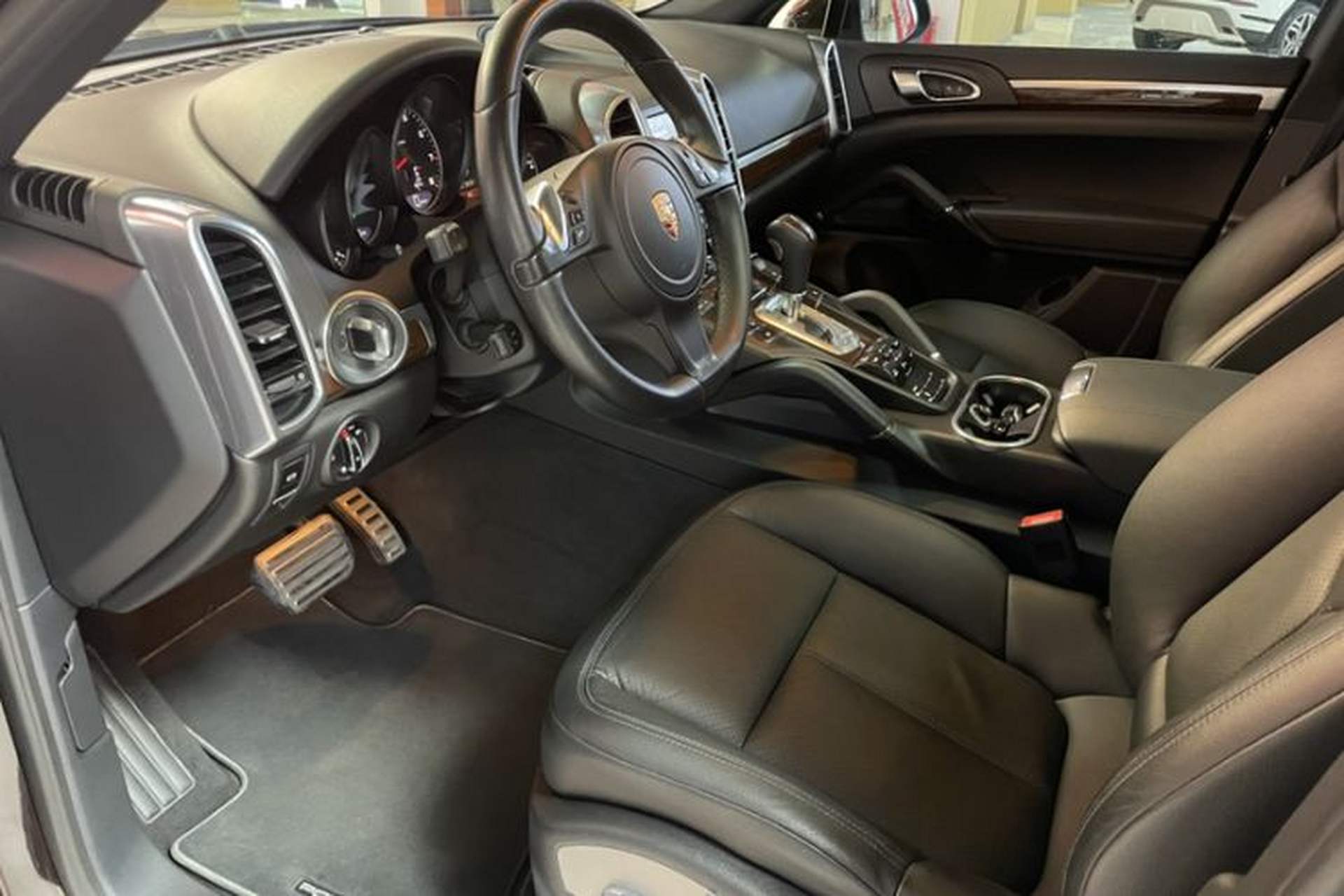 Used Porsche Cayenne 2011 Cayenne 3.0T Interior 5