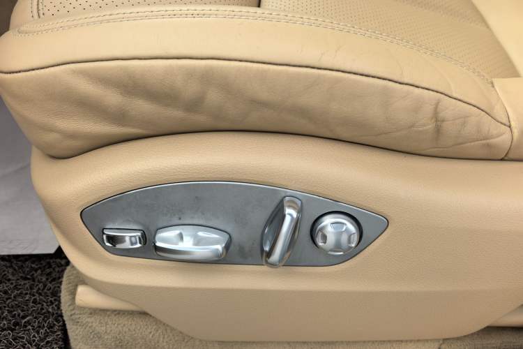 Used Porsche Cayenne 2011 Cayenne 3.0T Interior 6