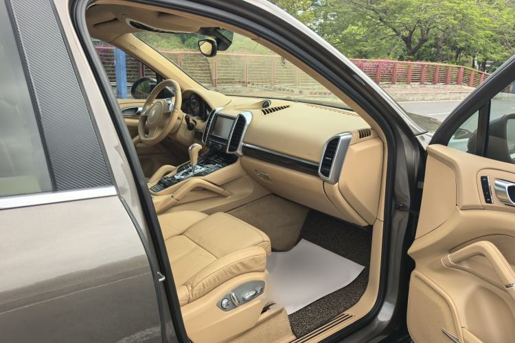 Used Porsche Cayenne 2011 Cayenne 3.0T Interior 8