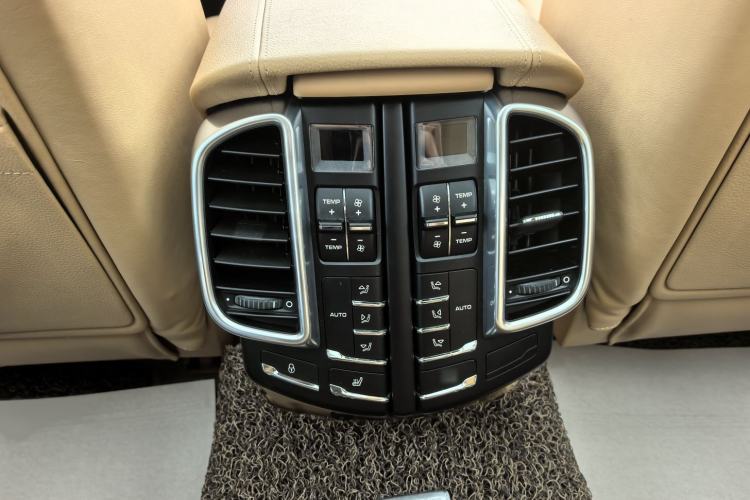 Used Porsche Cayenne 2011 Cayenne 3.0T Interior 9