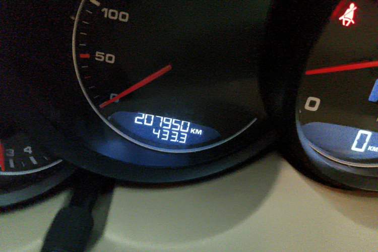 Used Porsche Cayenne 2011 Cayenne 3.0T Odometer Close Up