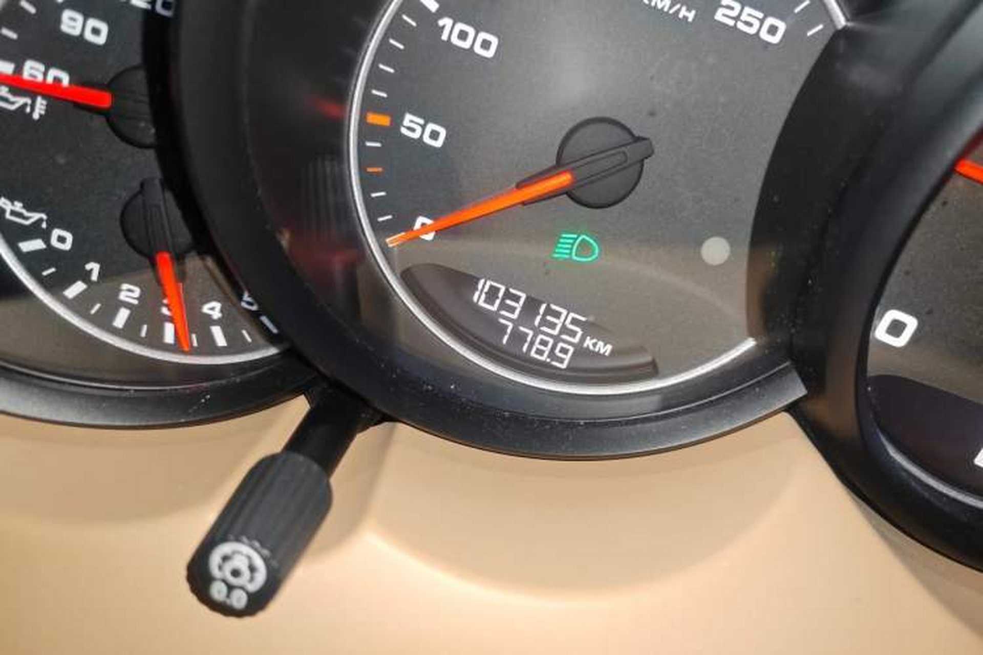 Used Porsche Cayenne 2011 Cayenne 3.0T Odometer Close Up