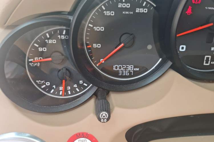 Used Porsche Cayenne 2011 Cayenne 3.0T Odometer Close Up