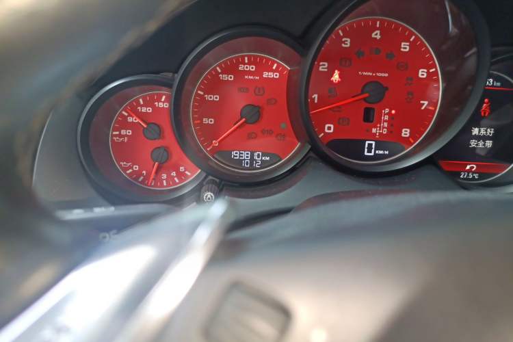 Used Porsche Cayenne 2011 Cayenne 3.0T Odometer Close Up