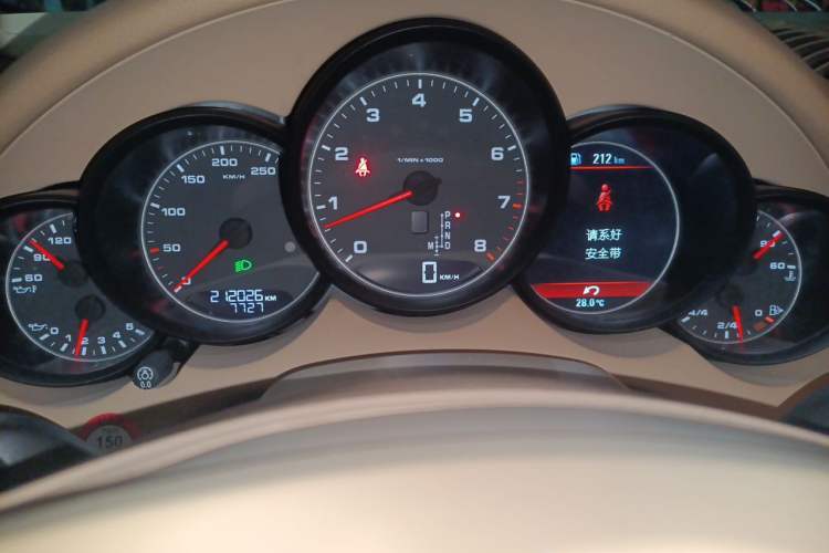 Used Porsche Cayenne 2011 Cayenne 3.0T Odometer Close Up