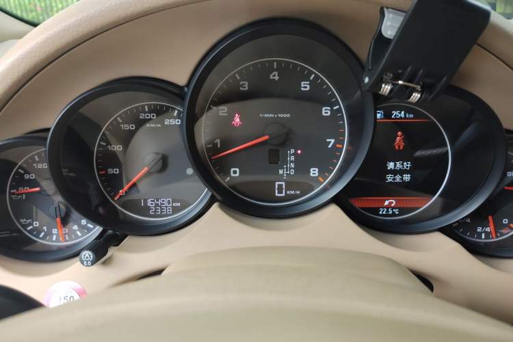 Used Porsche Cayenne 2011 Cayenne 3.0T Odometer Close Up