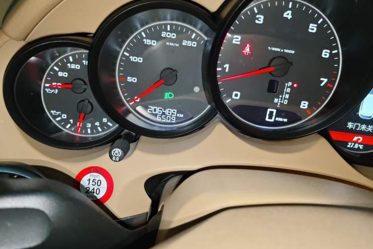 Used Porsche Cayenne 2011 Cayenne 3.0T Odometer Close Up