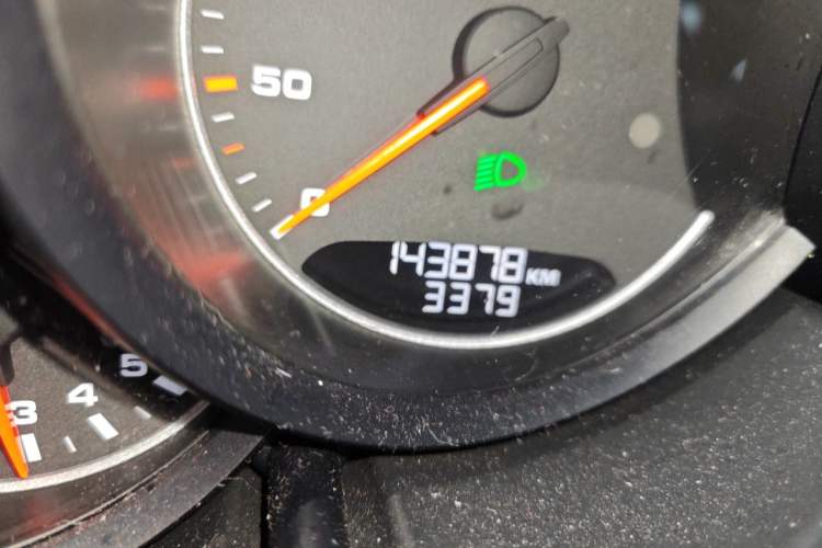 Used Porsche Cayenne 2011 Cayenne 3.0T Odometer Close Up