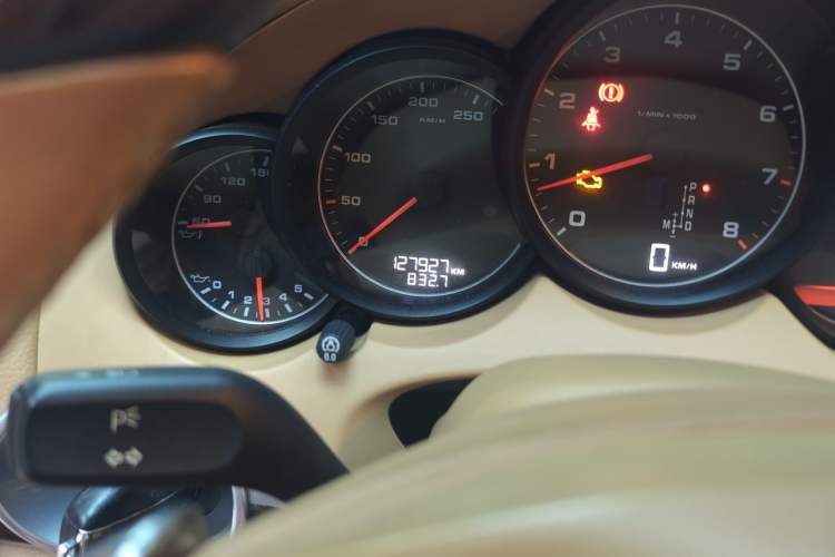 Used Porsche Cayenne 2011 Cayenne 3.0T Odometer Close Up