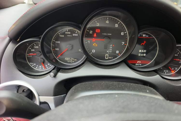 Used Porsche Cayenne 2011 Cayenne 3.0T Odometer Close Up