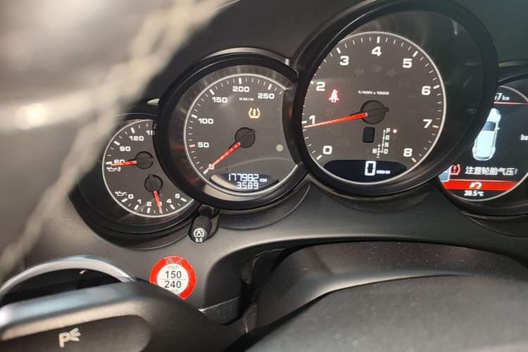 Used Porsche Cayenne 2011 Cayenne 3.0T Odometer Close Up