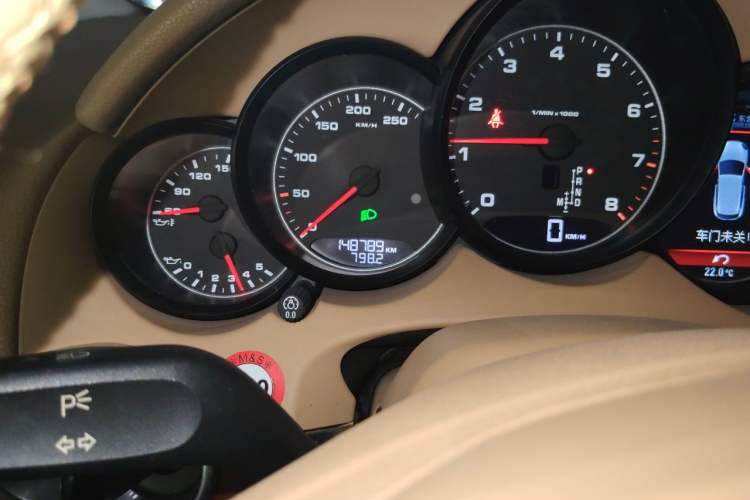 Used Porsche Cayenne 2011 Cayenne 3.0T Odometer Close Up