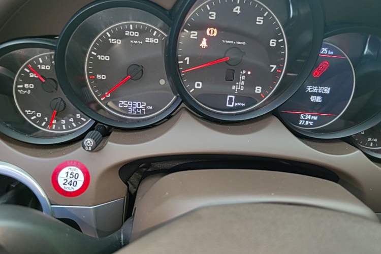 Used Porsche Cayenne 2011 Cayenne 3.0T Odometer Close Up