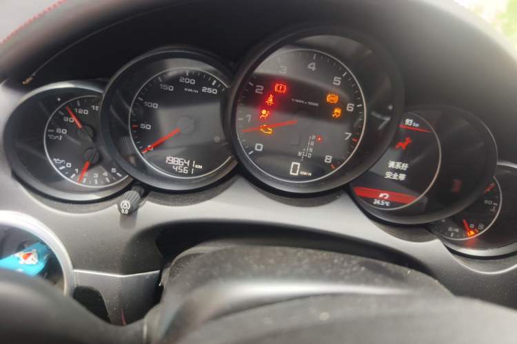 Used Porsche Cayenne 2011 Cayenne 3.0T Odometer Close Up